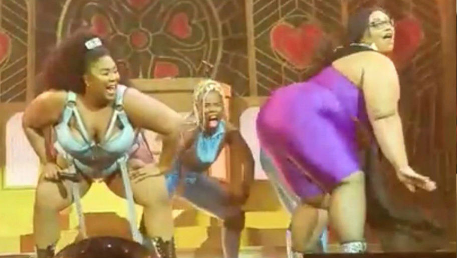 Gender Studies Professor Fulfills Her Wildest Dream: Twerking on Stage With Plus-Size Pop Star