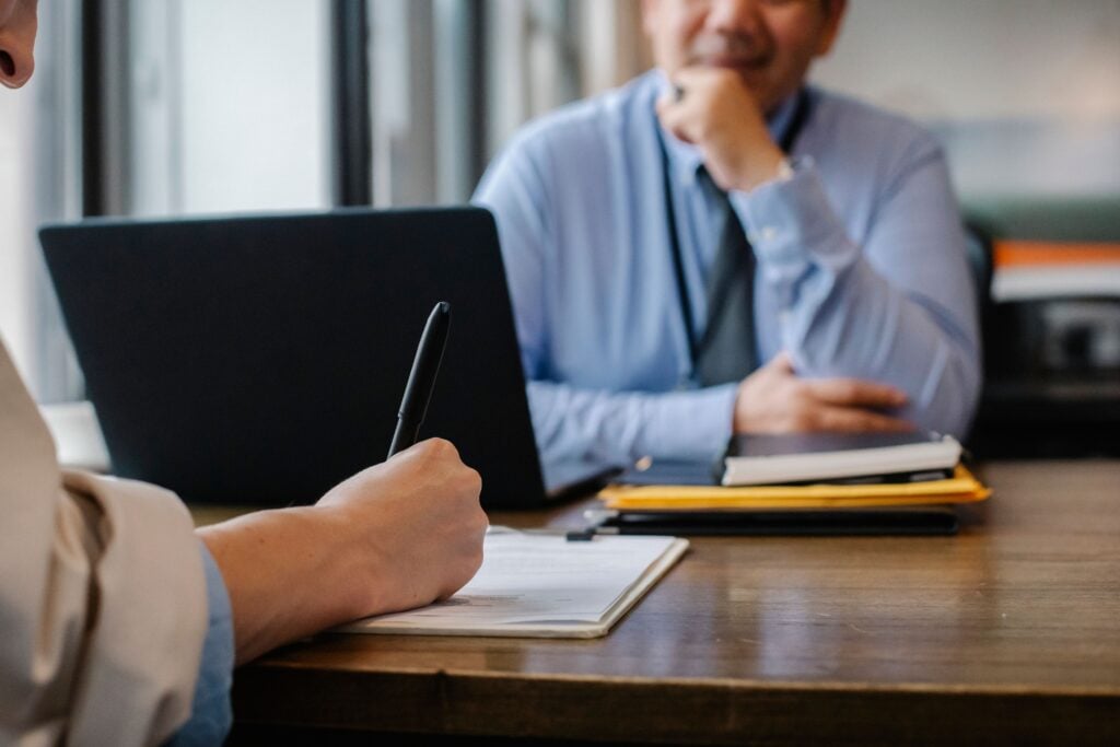Zeni vs ConnectBooks Crunch: AI CFO Tools for Startups vs Ecommerce Brands